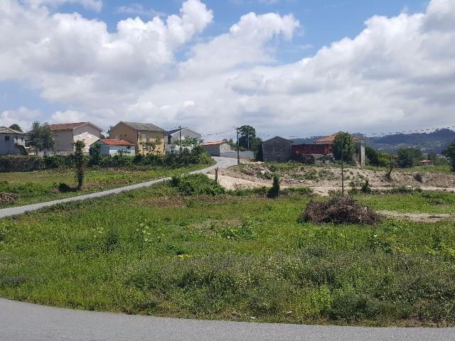 TERRENO PARA CONSTRUÇÃO em Rua dos Barreiros ARÕES S.ROMÃO Fafe