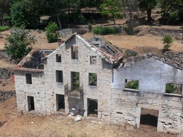 Terreno para construção em Santa Ovaia e Vila Pouca da Beira de 14960,00 m²