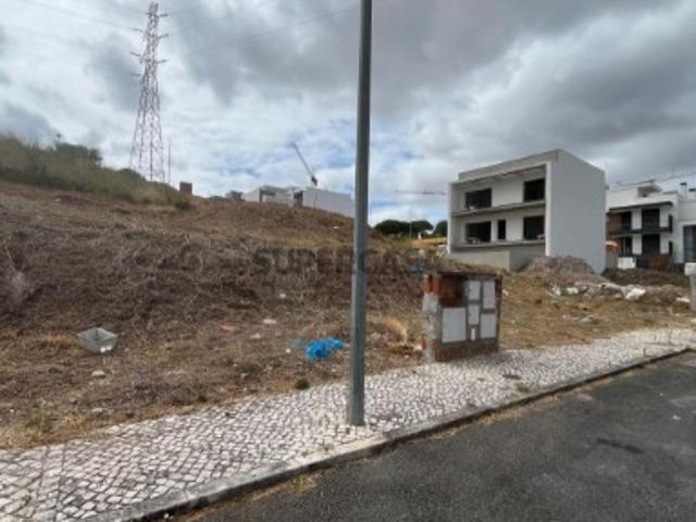 Terreno para Construção em Vialonga | Moradia Isolada com Piscina e Rooftop