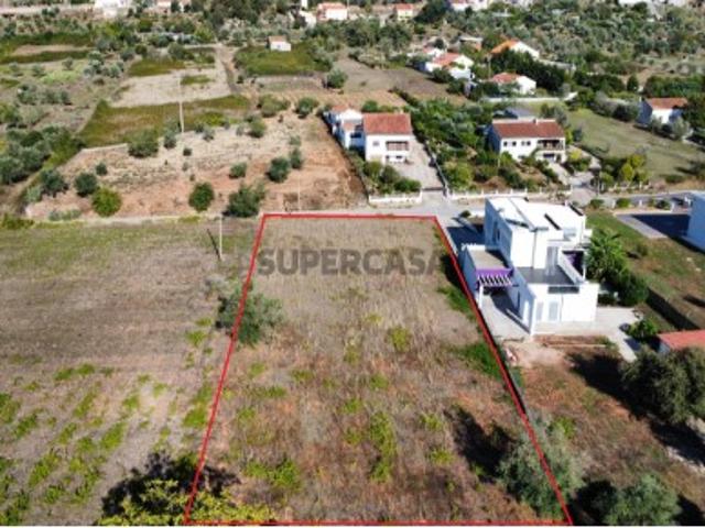 Terreno para construção junto à N110 em Areias e Pias