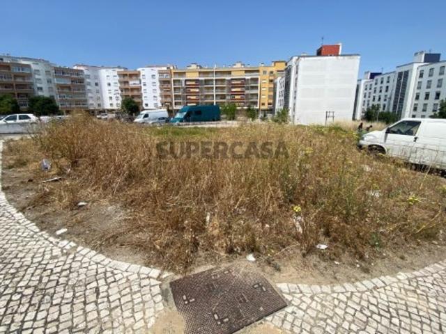 Terreno para Construção junto ao Parque da Paz Almada