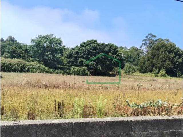 Terreno para construção localizado perto do centro da Vila