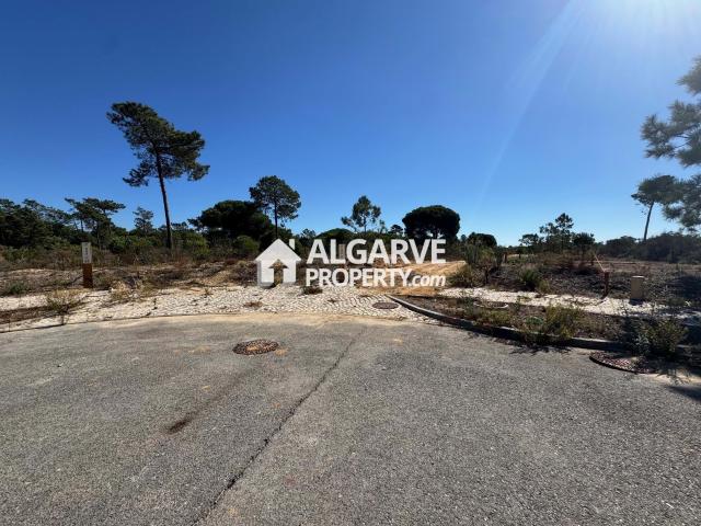 Terreno para construção perto do golfe e da praia em Arcaya, Vila Sol