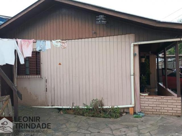 Terreno para construtor ou investidor, contendo 3 moradias, ótimo ponto