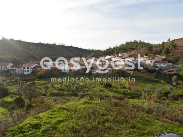 Terreno para cultivo com área de 3160m2 a confinar com ribeiro