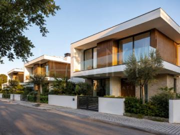 Terreno para Desenvolvimento Habitacional no Barreiro Elevado Potencial de Investimento
