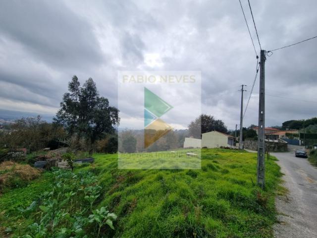 Terreno para duas moradias com 7.518m2, 2 artigos, Vila Verde