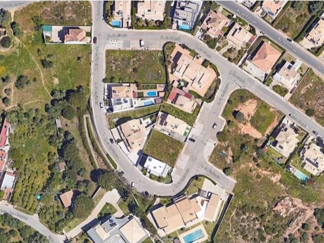 Terreno para Moradia T4 em Alvor