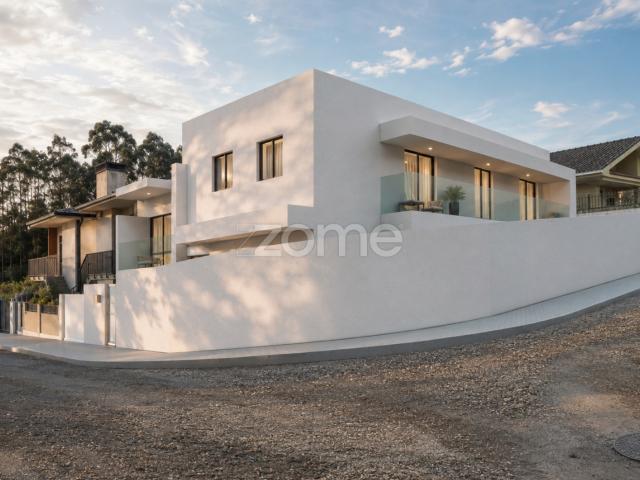 Terreno para moradia T4, perto da praia, projeto aprovado