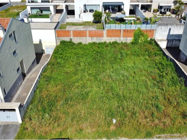Terreno para moradia no Castêlo da Maia