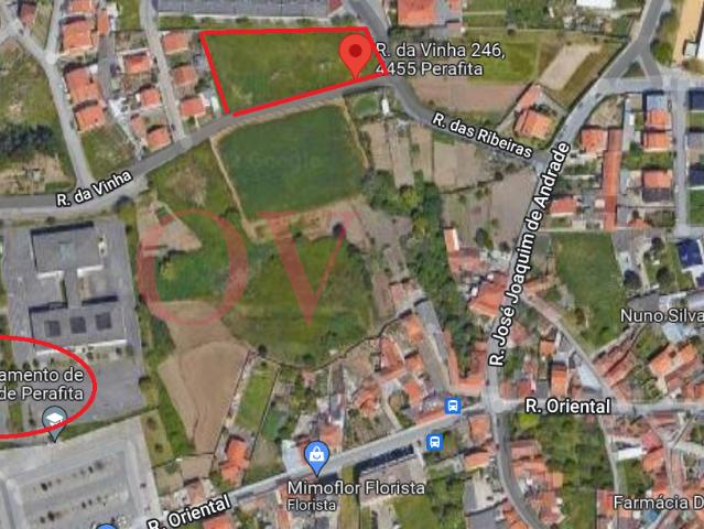 Terreno para venda com possibilidade de construção de moradias geminadas em Perafita