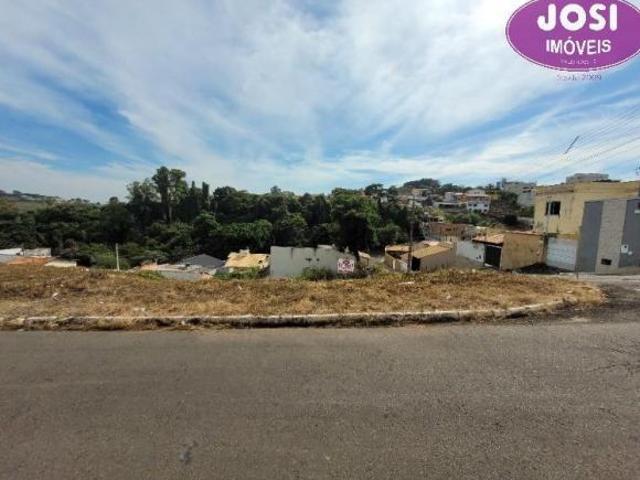 Terreno para venda com 338,44 m², de esquina, no Jardim Panorama em Alfenas/MG, por R$140.000,00