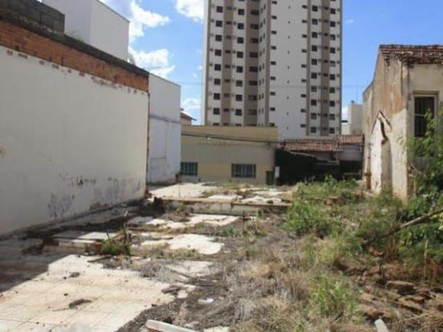 Terreno para venda em Centro de 1.00m² com 1 Quarto, 1 Suite e 1 Garagem