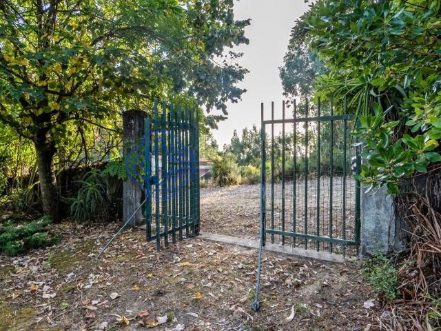 Terreno para venda em Baguim do Monte com 2,835 m2