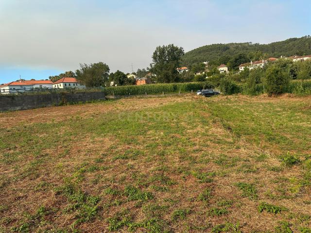 Terreno para Venda em Vila Verde para construção completamente Plano