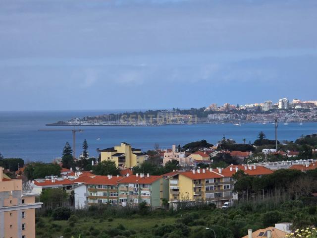Terreno para Venda nos Jardins da Parede com Vista Mar