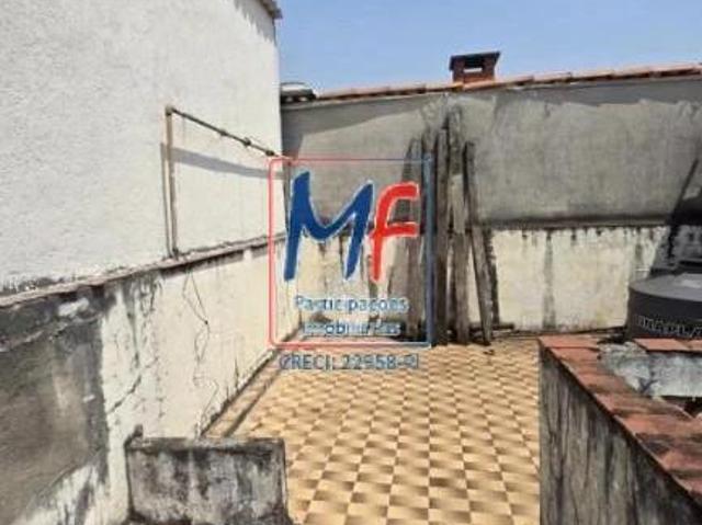 Terreno para venda na Vila Santo Estéfano, com 228 m² de área. O imóvel oferece área ideal para con