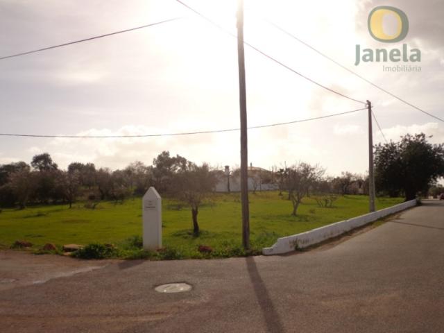 Terreno perto de Vilamoura Excelentes acessos e com infraestruturas