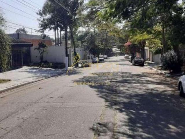 Terreno plano na melhor rua do bairro! 1020m² em local nobre