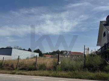 Terreno plano a 2 min. de Santa Maria da Feira
