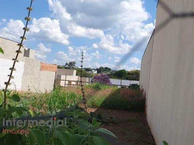 Terreno plano à venda de 250 m² no Bairro Residencial Vitoria