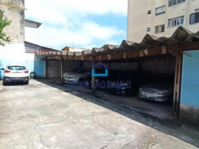 Terreno plano ao lado da Metrô Saúde