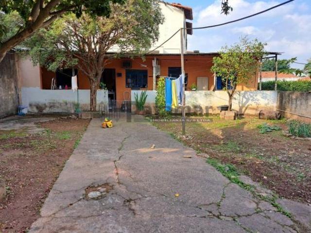 Terreno Plano com Casa e Lojinha à Venda no Jardim das Vertentes