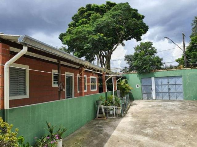 Terreno plano de esquina com 901 m² no Bolsão de Interlagos em localização invejável