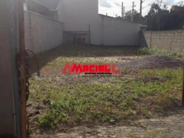 Terreno Plano de Esquina à Venda no Vila Branca com 243 m²