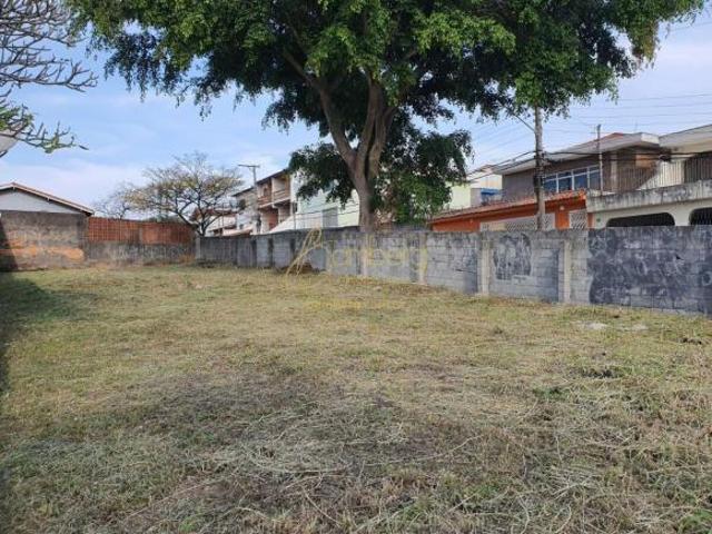 Terreno plano de Esquina. Localização Privilegiada 415,0 metros