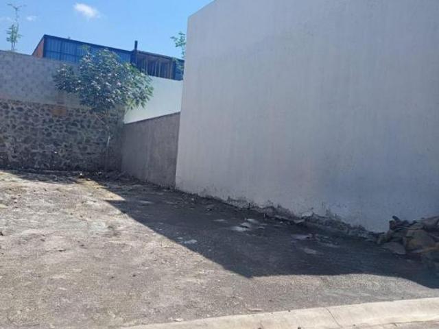 Terreno plano de 180m² escriturado en venta Cuernavaca Jardines de Zoquipa,Dentro de fraccionamiento