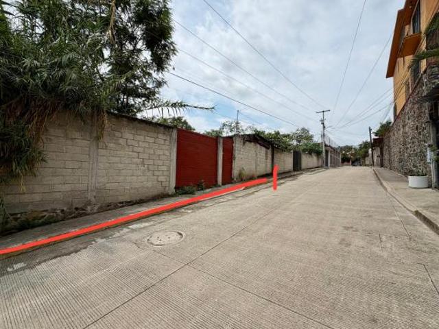TERRENO PLANO DE 708 MTS2 A 3 MINUTOS DE LA AUTOPISTA, EN LOMAS TRUJILLO, CUERNAVACA, MORELOS