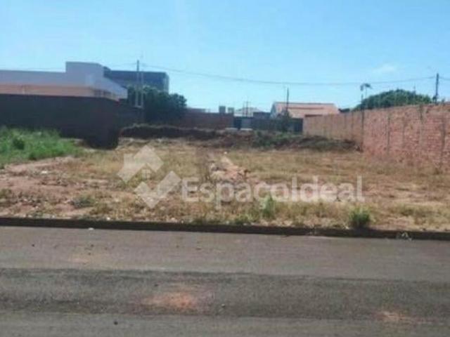 TERRENO PLANO EM OTIMA LOCALIZAÇÃO.PRONTO PARA CONSTRUIR!