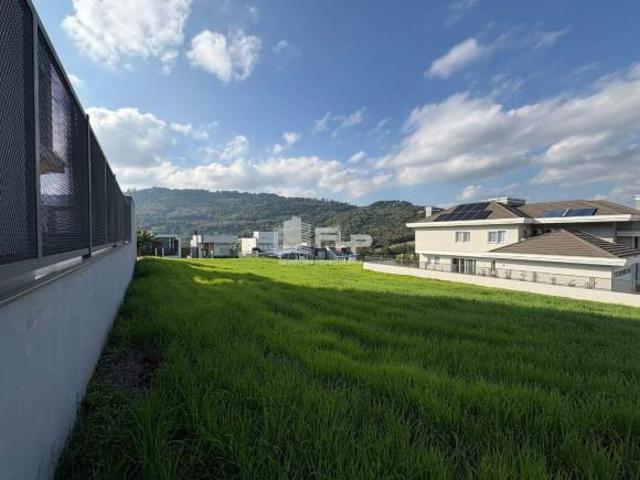 TERRENO PLANO EM ÁREA DE ALTO PADRÃO NA FELIZ