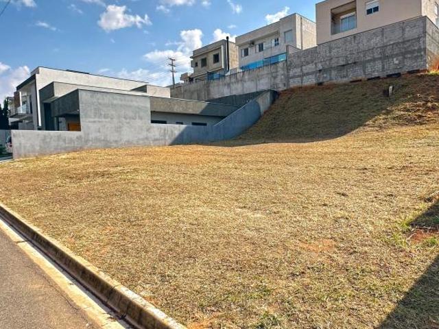 Terreno plano em condomínio fechado no centro de Bragança Paulista