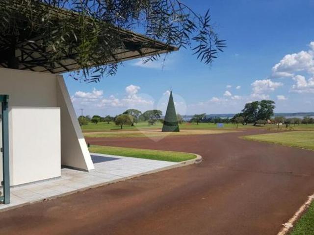 Terreno Plano em Condomínio fechado Resort Clube, com 450 metros, perto da Represa Arandú/Avaré