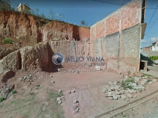 Terreno plano em rua de fácil acesso, ideal para comercio ou residência em São Lourenço MG