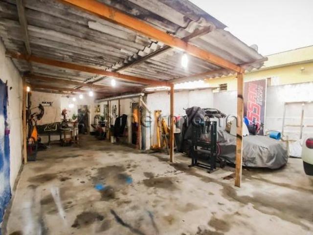 Terreno plano em um dos locais mais altos do bairro, no final de rua sem saída, com um pequena praça