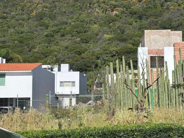 TERRENO PLANO EN CUMBRES DEL CIMATARIO | 325 m²