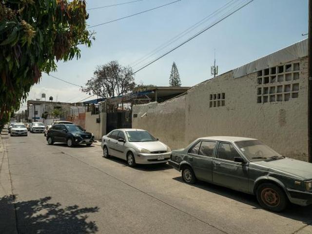 Terreno plano en venta, colonia Villaseñor Guadalajara, junto a Santa Teresita, uso mixto