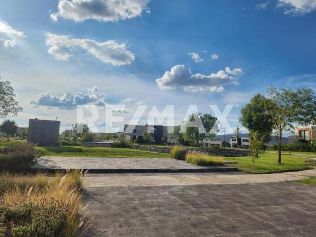 Terreno en Venta en El Campanario, Querétaro. Frente al lago