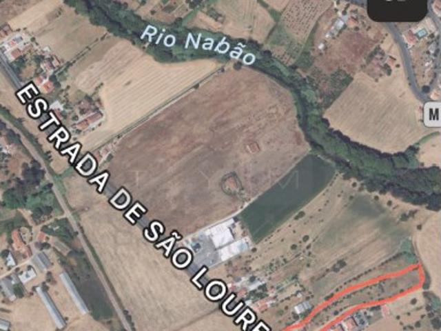 Terreno plano ideal para construção de 2 ou mais moradias situado à entrada da cidade de TOMAR