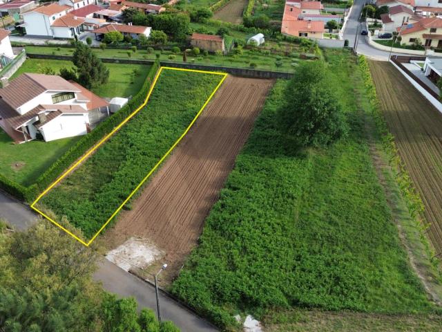 Terreno plano, inserido em zona de construção, ideal para dar vida ao seu projeto de habitação