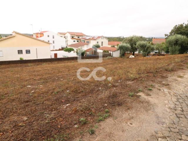 Terreno plano para construção de moradia isolada