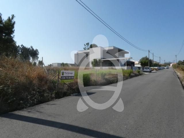Terreno plano para construção de moradia isolada, em Coimbra