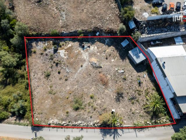 TERRENO PLANO TODO VEDADO COM 1.790,75 m² EM ATOUGUIA