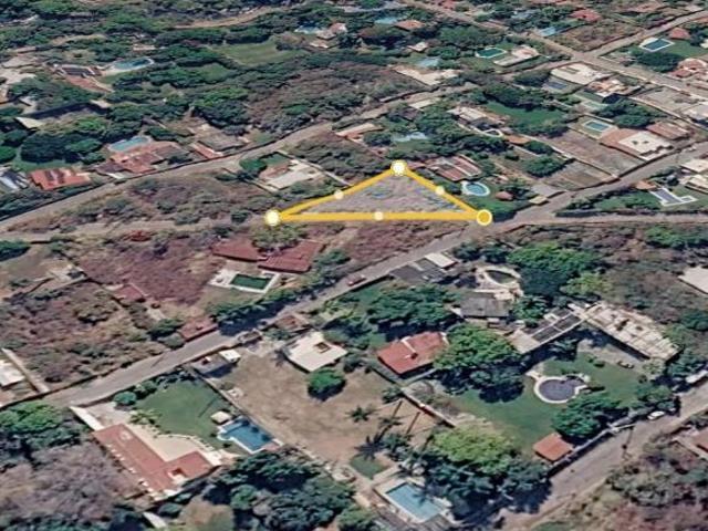 Terreno plano y escriturado en fraccionamiento con vigilancia ideal para finca