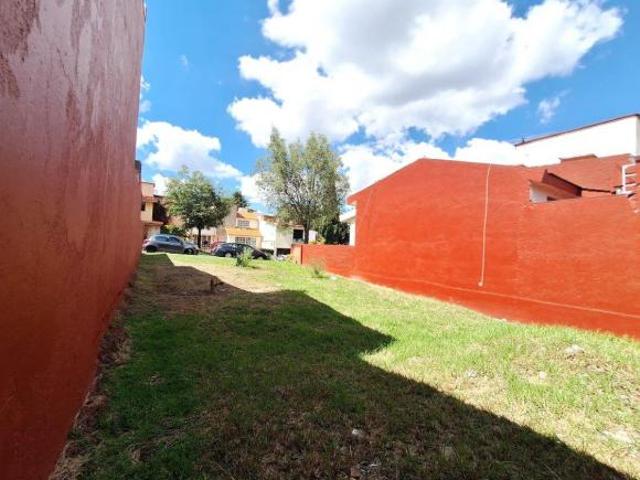 Terreno Plano 200 metros Club de Golf Residencial Chiluca, cale muy tranquila!