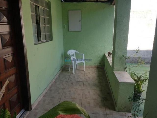 Terreno plano 336m² 8x42 tem 3 casas térreas antigas para reforma ! 1.800m Met