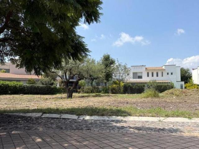 Terreno Premium frente área verde en El Campanario, Querétaro